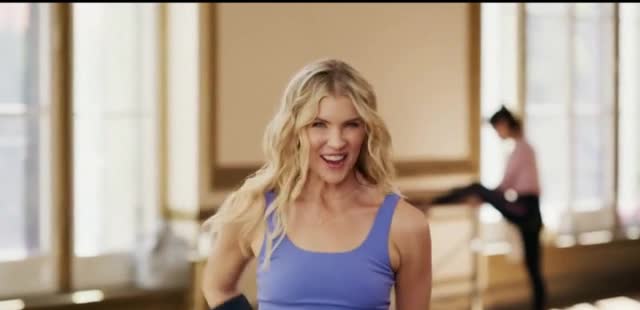 Skechers Hands Free Slip-ins 'The Dancing Test' Ft Amanda Kloots