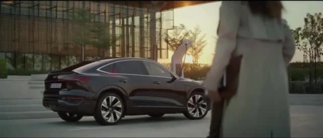  Q8 e-tron 'Muchas razones' con Elaine Welteroth