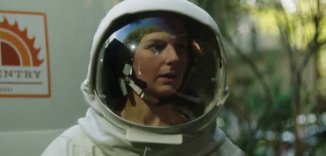 Pie Insurance actress name in 'Astronaut'