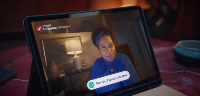 TurboTax $100 cuando un experto bilingue declaras tus impuestos