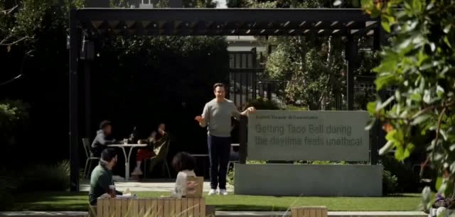 Taco Bell Jason Sudeikis reading tweets