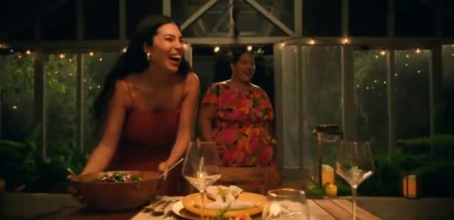 Walmart 'Esta Trending'