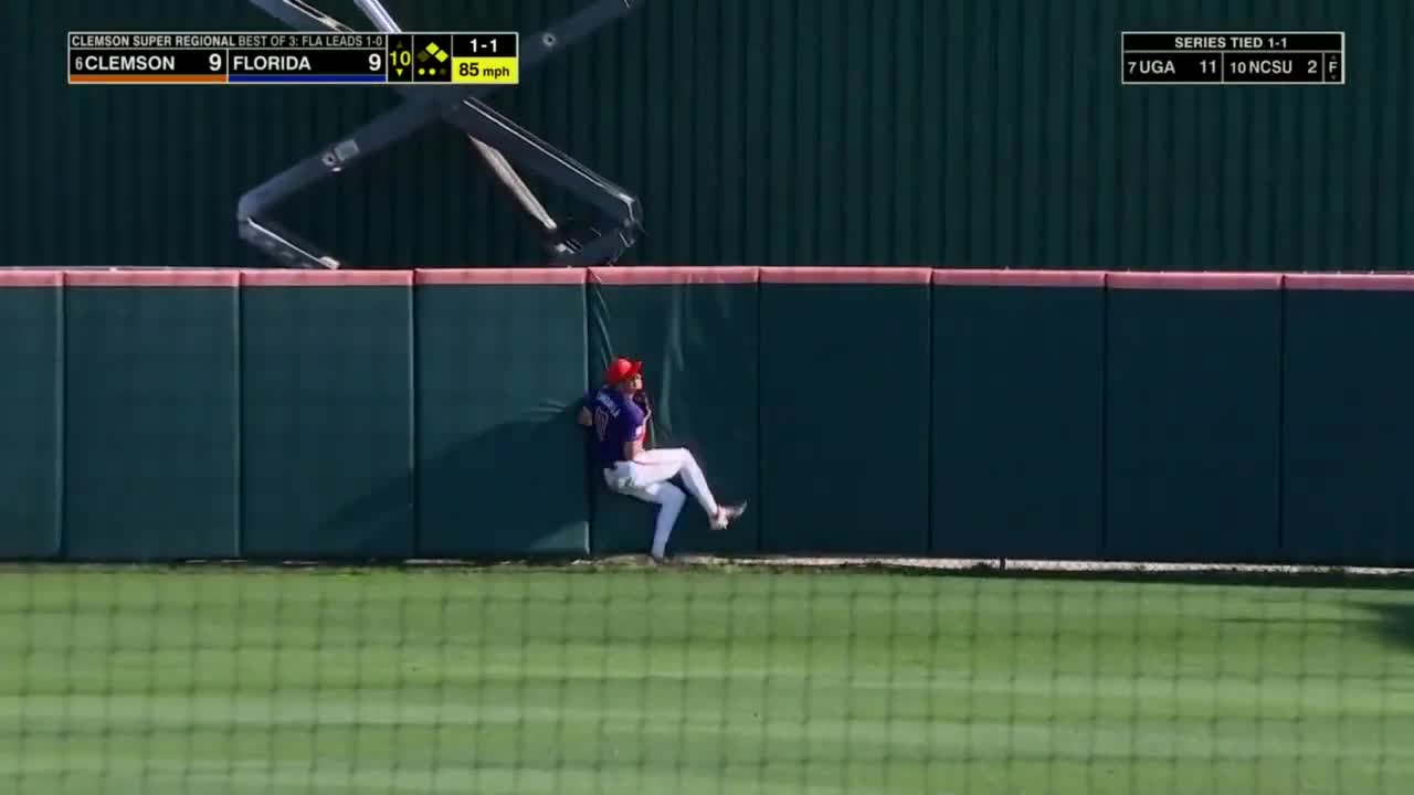 ESPN UNREAL Willie Mays-style game-saving grab