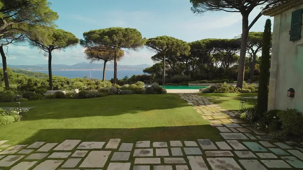 Louis Vuitton Awakened Hands, Awakened Minds Showcase | LOUIS VUITTON