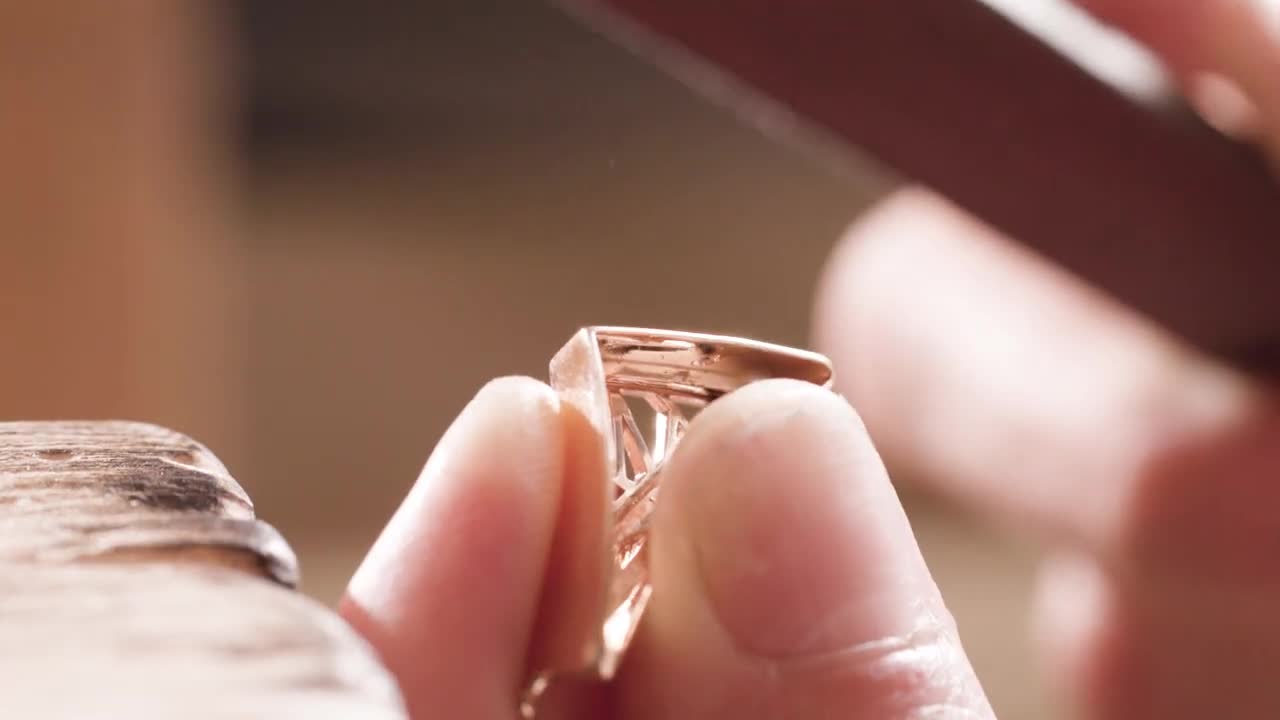 Bvlgari Fuochi D'Artificio High-Jewelry Manchette