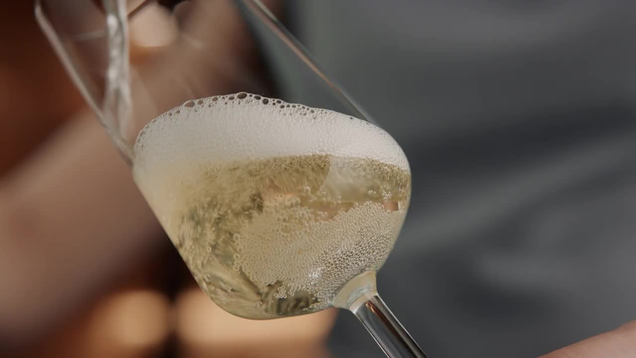 Fisher & Paykel Mastery of Temperature: Perfect Champagne