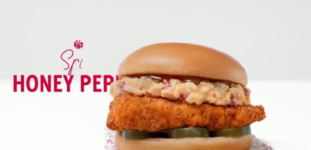Chick-Fil-A Honey Pepper Pimento Chicken Sandwich 'Paula y Valerie'