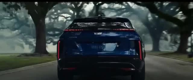 Cadillac LYRIQ 'Driving Downtown'