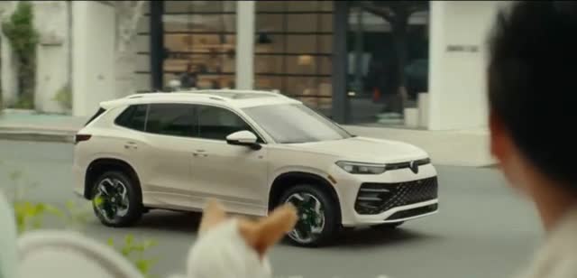 Volkswagen 2025 Volkswagen Tiguan 'Drive Like Somebody'