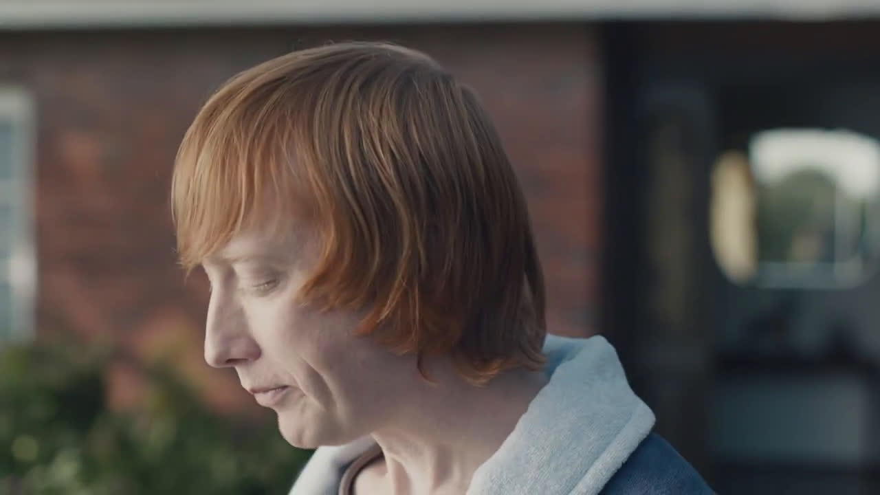  ICE BREAKERS ICE CUBES GUM TV – CEMENT SHOES