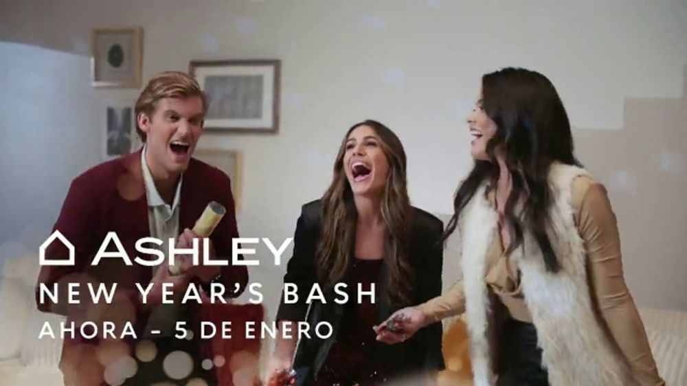 Ashley HomeStore New Year’s Bash: No Intereses por Cinco Años (2025 TV Spot)