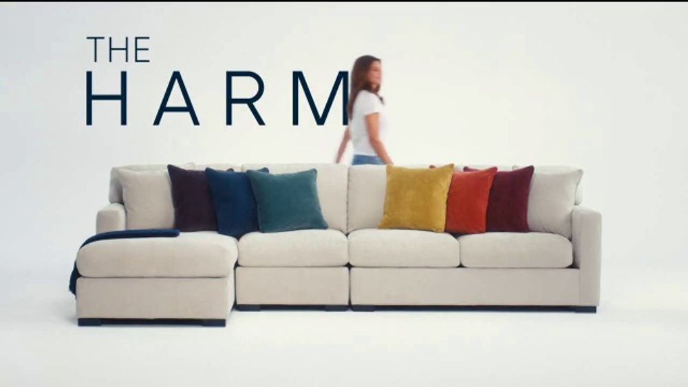 Rooms to Go Classic White T‑Shirt: Harmonie Collection Featuring Cindy Crawford 🛋️👗✨