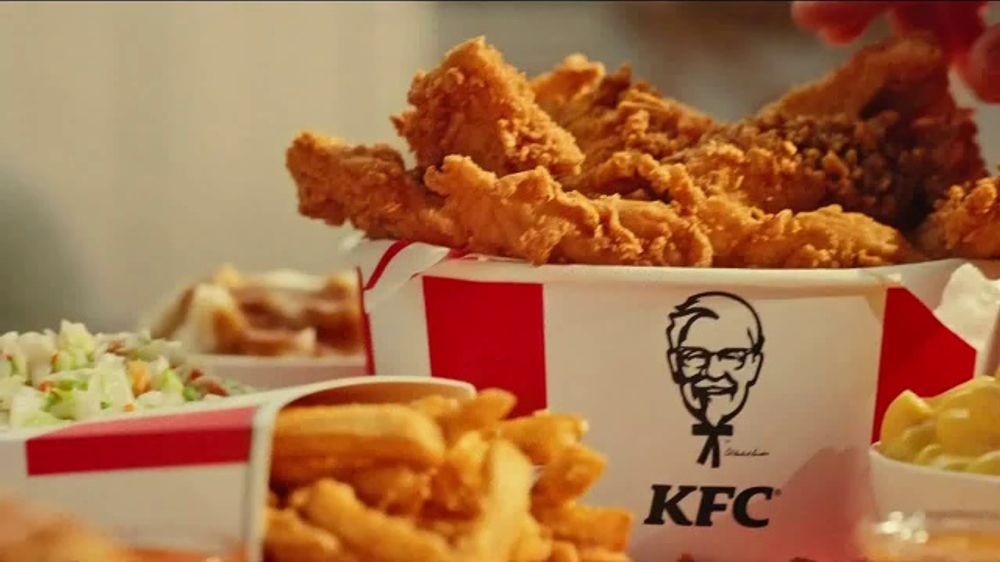 KFC Build-A-Bucket: Tú lo armaste (2026)