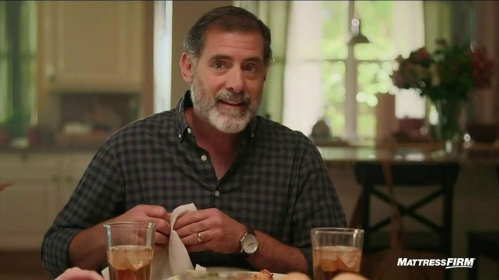 Mattress Firm 🛏️ “Conversación durante la cena: 0% de interés” + 2026 TV Commercial (Spanish)