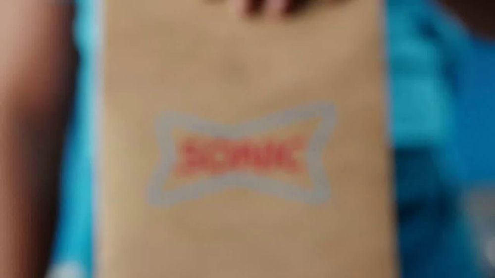 Sonic Drive‑In – All‑American Smasher: “Ordenen el Sonic App” (Spanish) – 2026