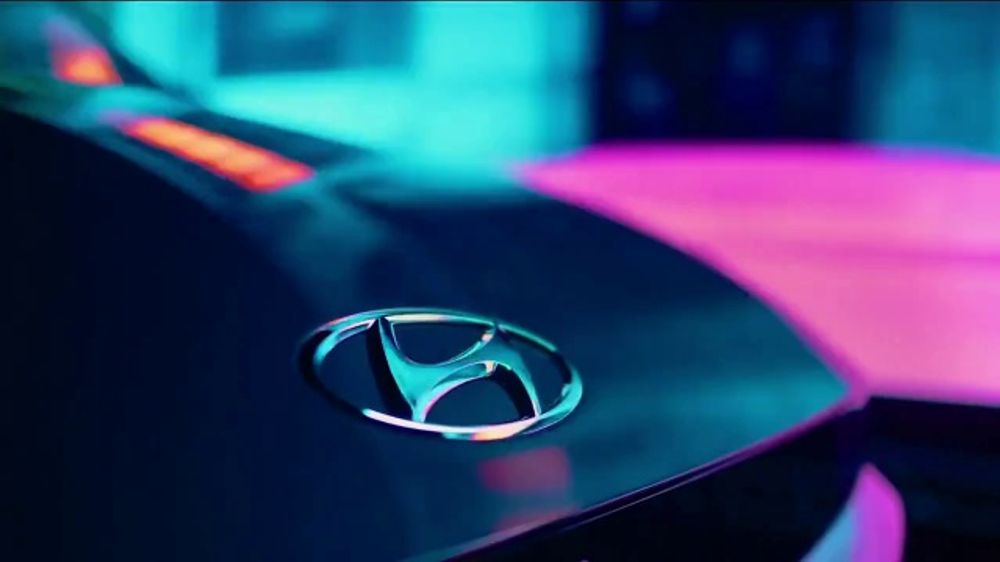 Hyundai “Es amor a primera carga” (Spanish) – 2026 TV Commercial Breakdown (Song by BØRNS)