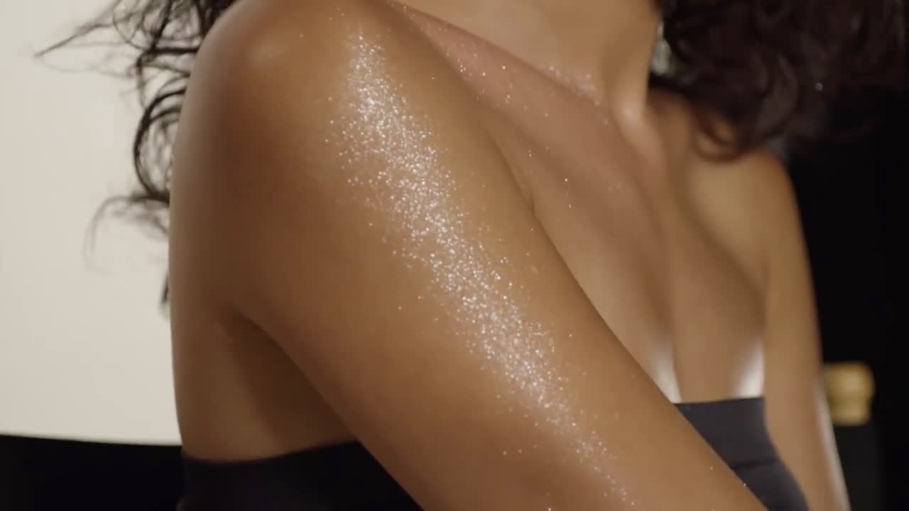  Introducing: Diamond Bomb All-Over Diamond Veil ft. FENTY BEAUTY by Rihanna