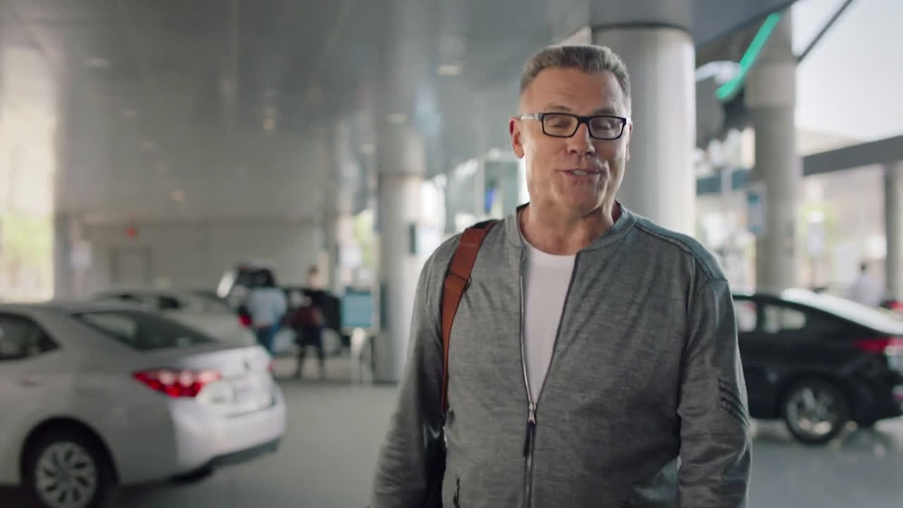 Skechers Wide Fit USA commercial with Howie Long Ad Commercial on TV