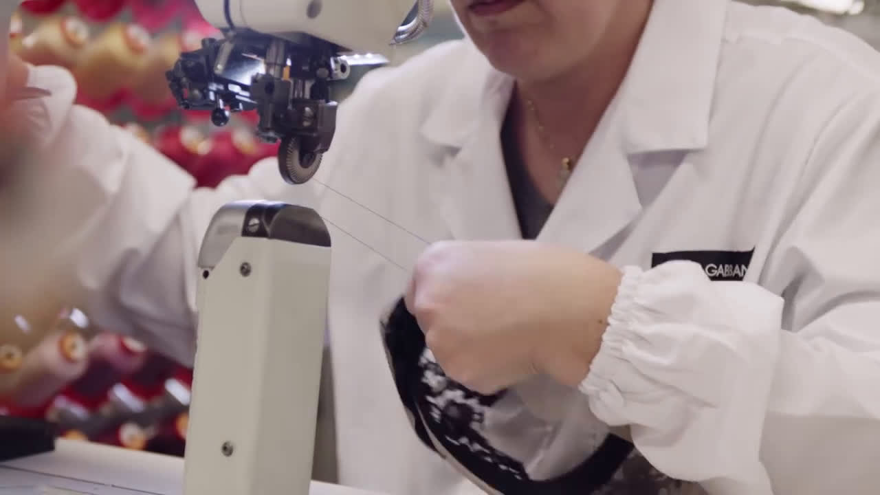  Fatto A Mano - The making of the Bellucci pump in Taormina lace