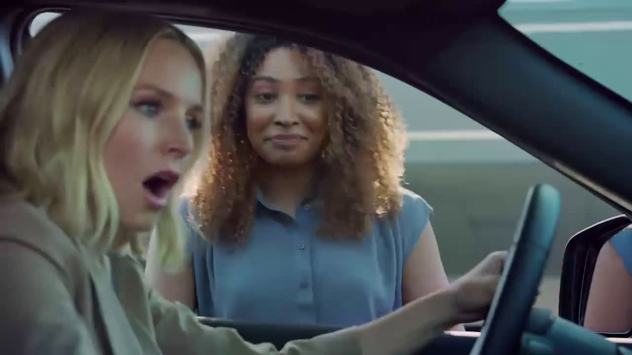  Kristen Bell in the car