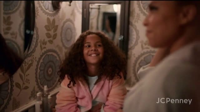  Hair in a natural way with the dryer