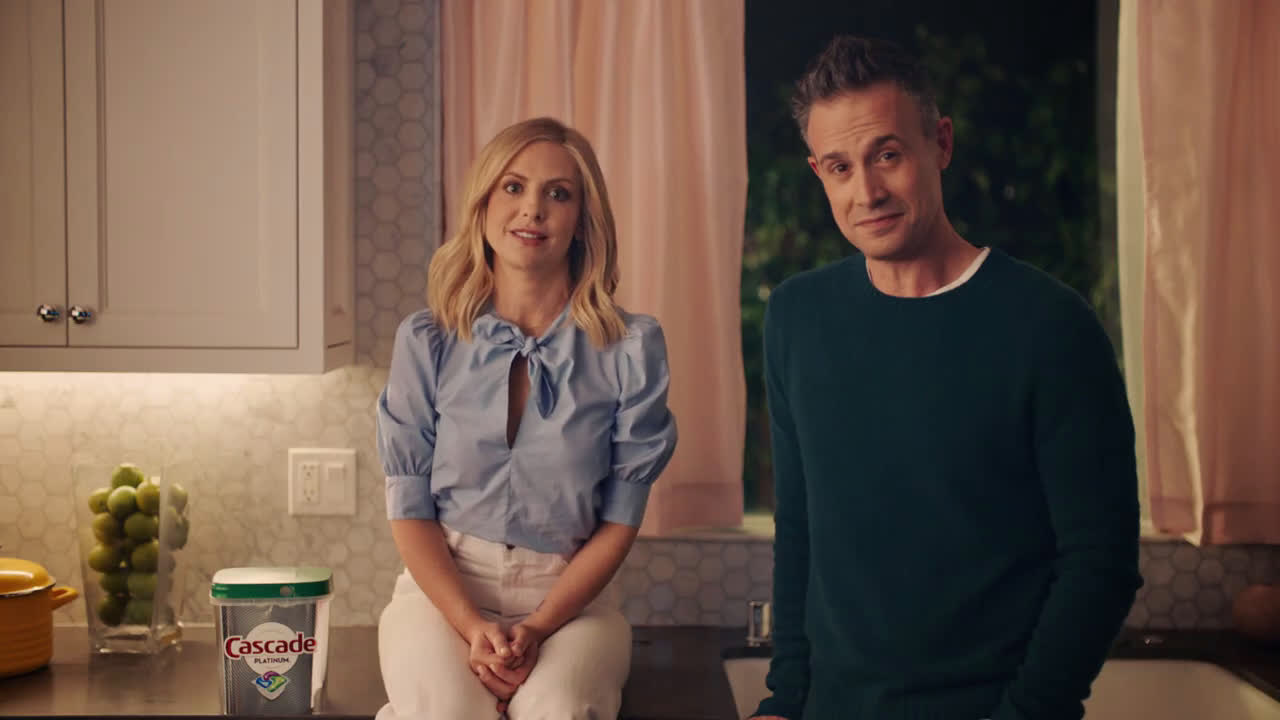 Cascade Sarah Michelle Gellar & Freddie Prinze Jr. Do It Every Night Ad