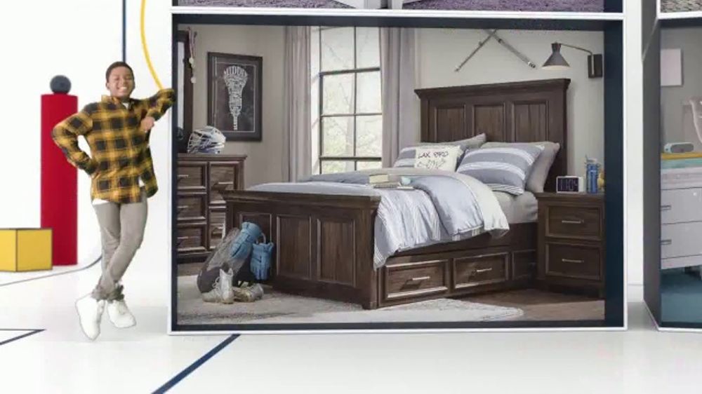 ¿Quién es el actor que aparece en el anuncio de venta de dormitorios de Rooms To Go?