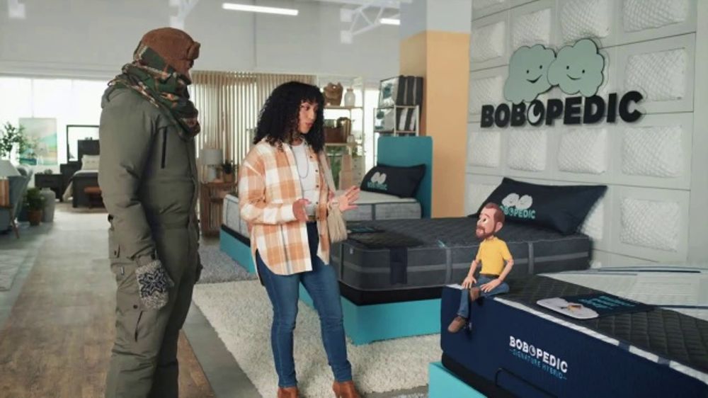 ¿Quién canta en el anuncio de Bob's Discount Furniture 2026?