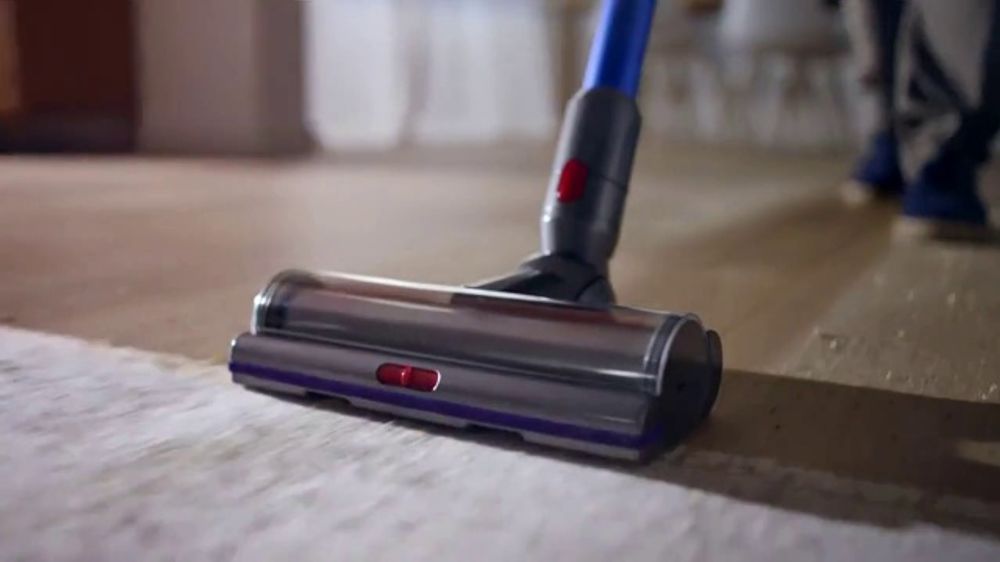 ¿Cuál es la canción de fondo en el anuncio de la aspiradora Dyson?