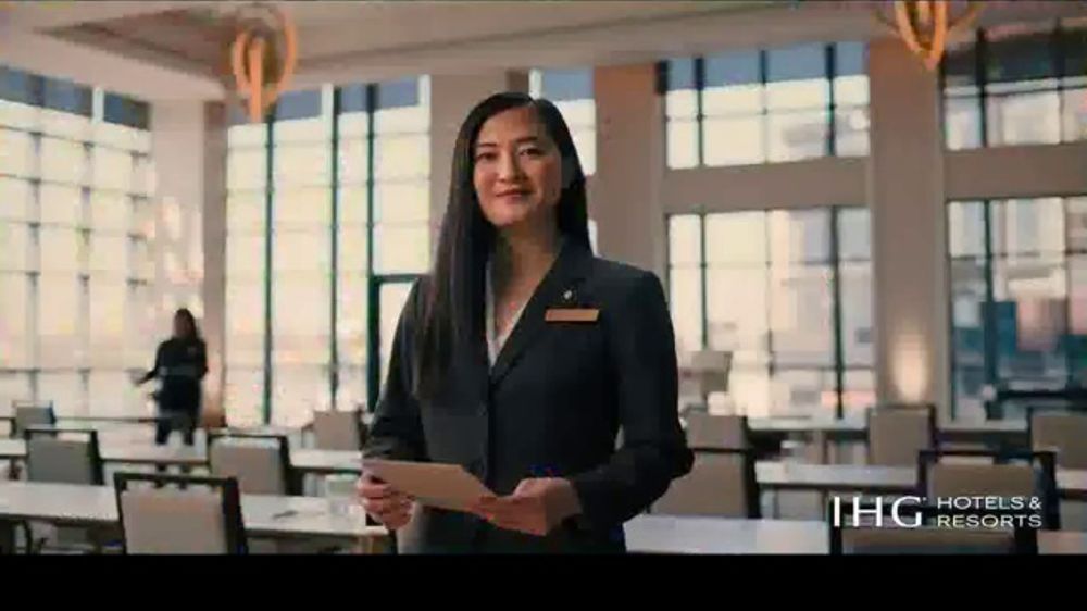 Who is the actor in the IHG Hotels & Resorts rewards program ad?