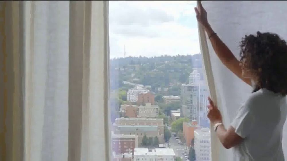 Who sings in the Ritz-Carlton luxury travel ad?