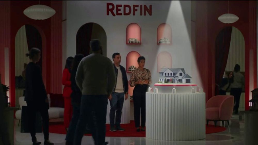 ¿Qué canción suena en el anuncio de compra de viviendas de Redfin?