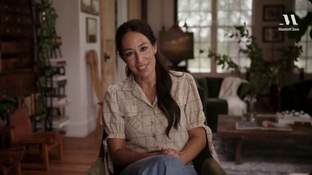 What song plays in the MasterClass celebrity instructor commercial?