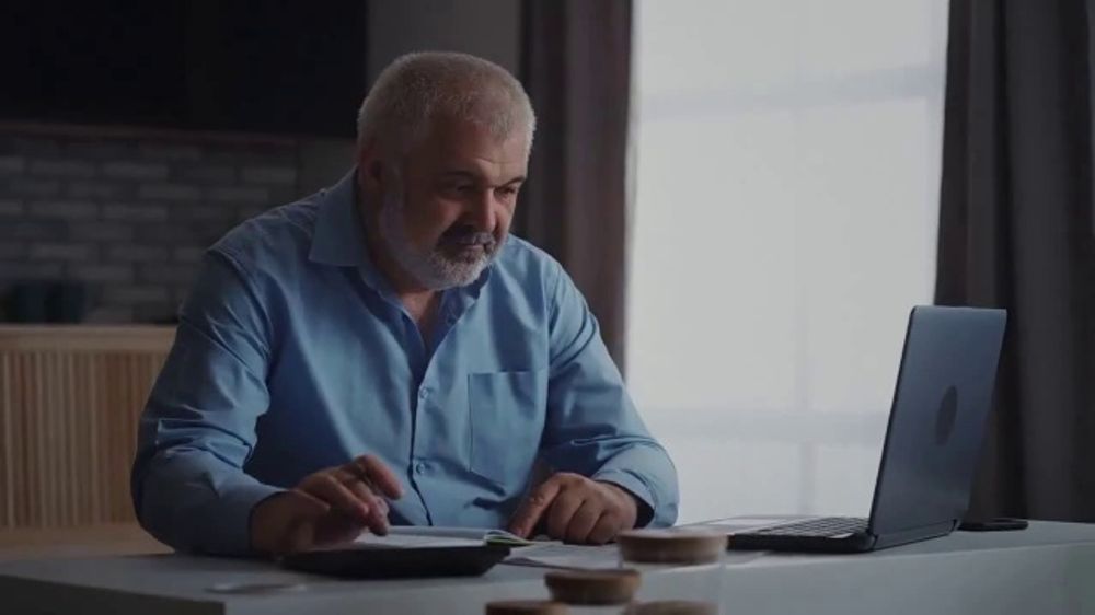 Who is the actor in the Skillshare creative learning ad?