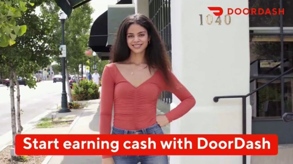 Quale canzone viene riprodotta nello spot pubblicitario di DoorDash per le consegne a domicilio?