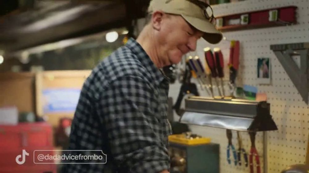 Who sings in the TikTok 2026 commercial?