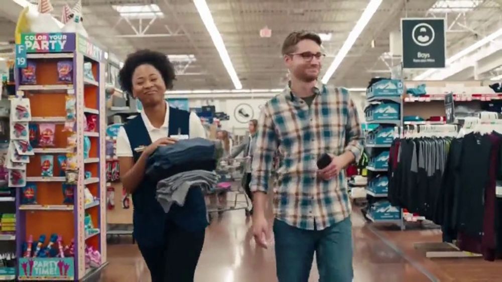 Who sings in the Walmart online shopping ad?
