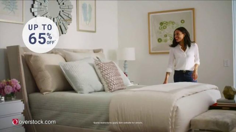 ¿Qué canción suena en el anuncio de ofertas para el hogar de Overstock?