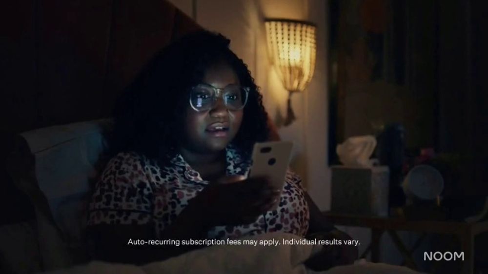 Who sings in the Noom weight loss program ad?