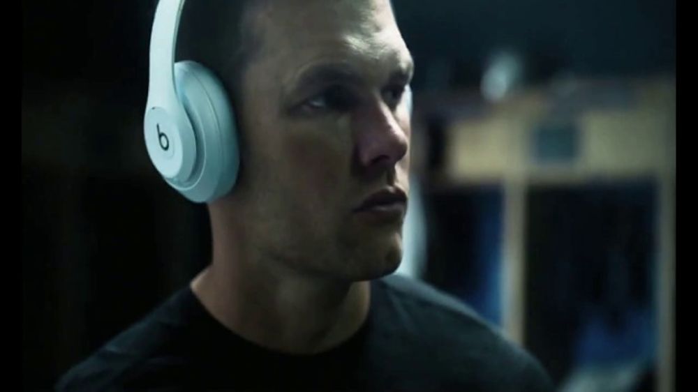 Chi è la celebrità nella pubblicità delle cuffie Beats?