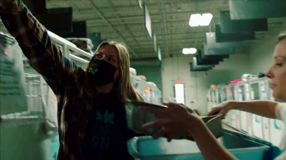 Reparto completo del anuncio de Petfinder 2026 "Encuentra a tu pareja ideal"