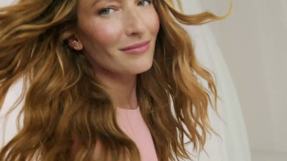 Who is the actress in the Pantene 2026 "Hair Goals" ad?