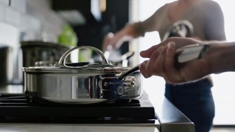 Who sings in the Williams-Sonoma 2026 "Taste of Home" campaign ad?