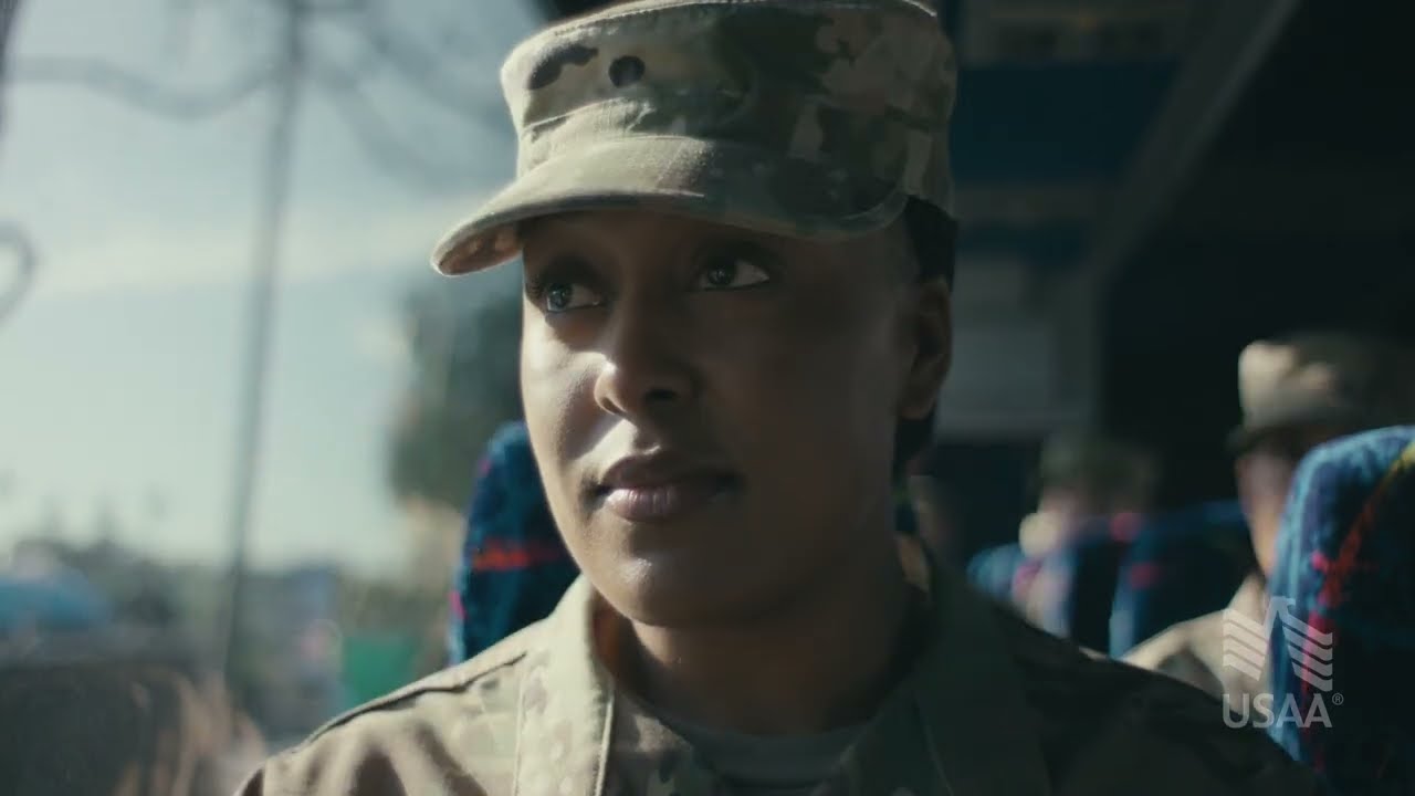 ¿Cuál es la música de fondo del anuncio "Military Family" de USAA?