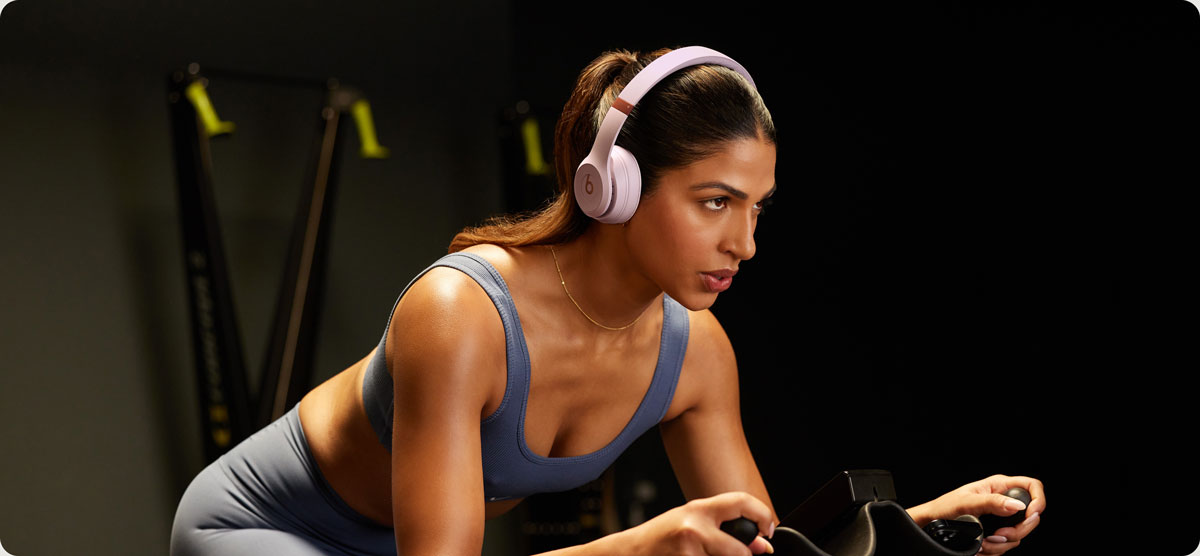 Who appears in the Beats by Dre Solo 4 commercial?