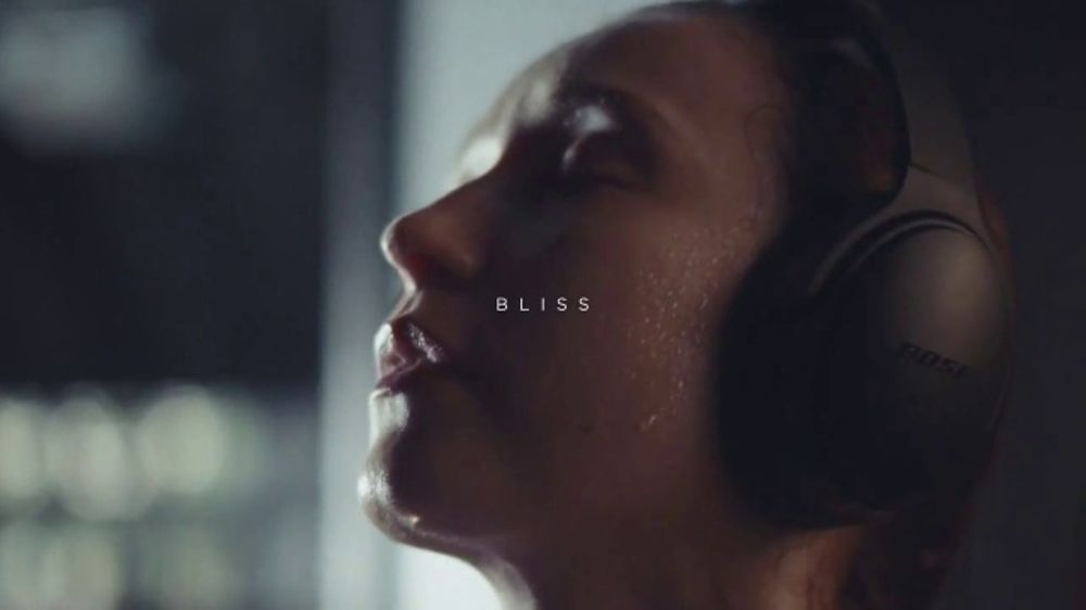 What song plays in the Bose QuietComfort commercial?